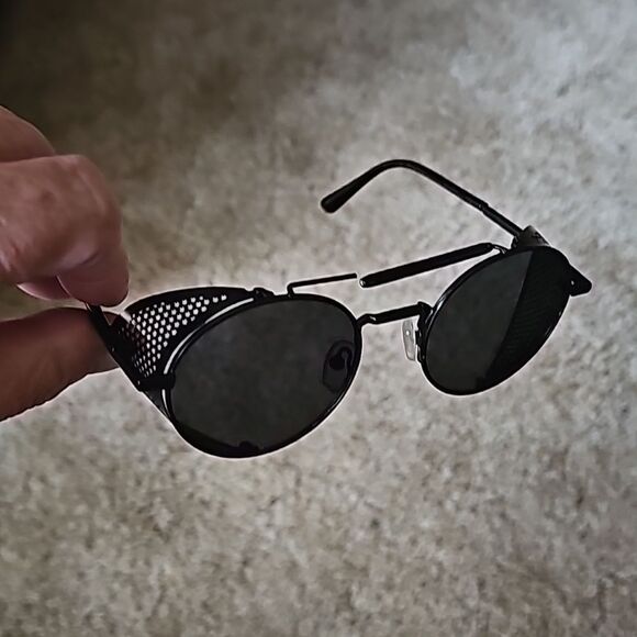 Sunglasses by Ronsou Black Side grilles - Picture 1 of 3